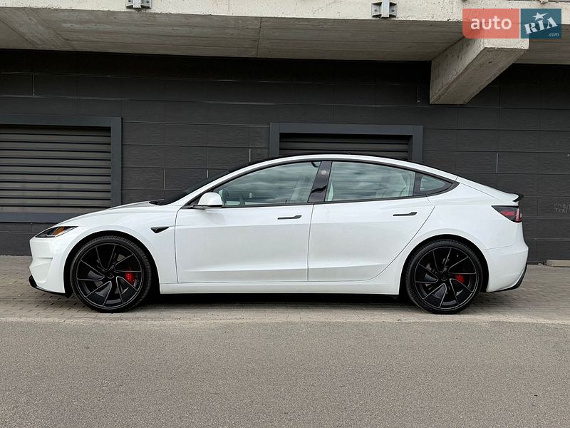 Седан Tesla Model 3 2025 в Киеве