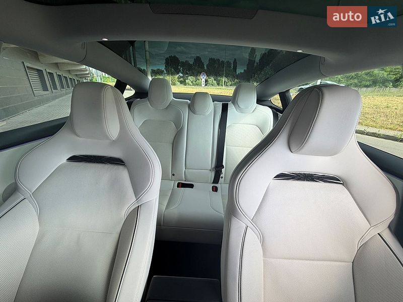 Седан Tesla Model 3 2025 в Киеве