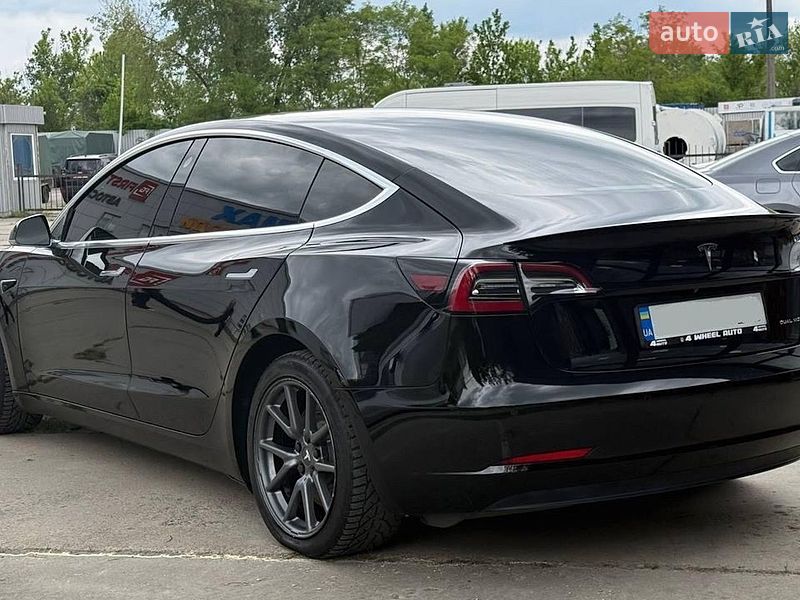 Седан Tesla Model 3 2019 в Киеве