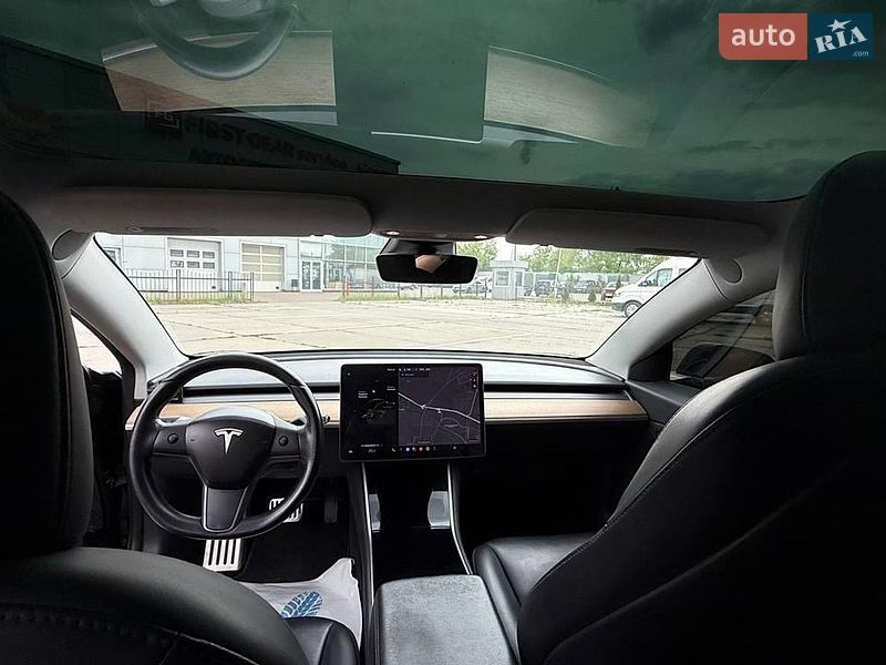 Седан Tesla Model 3 2019 в Киеве