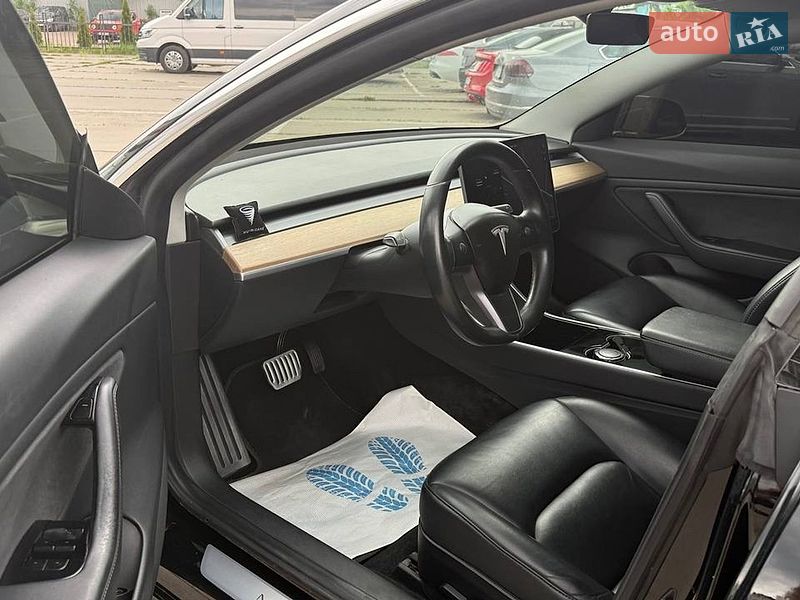 Седан Tesla Model 3 2019 в Киеве