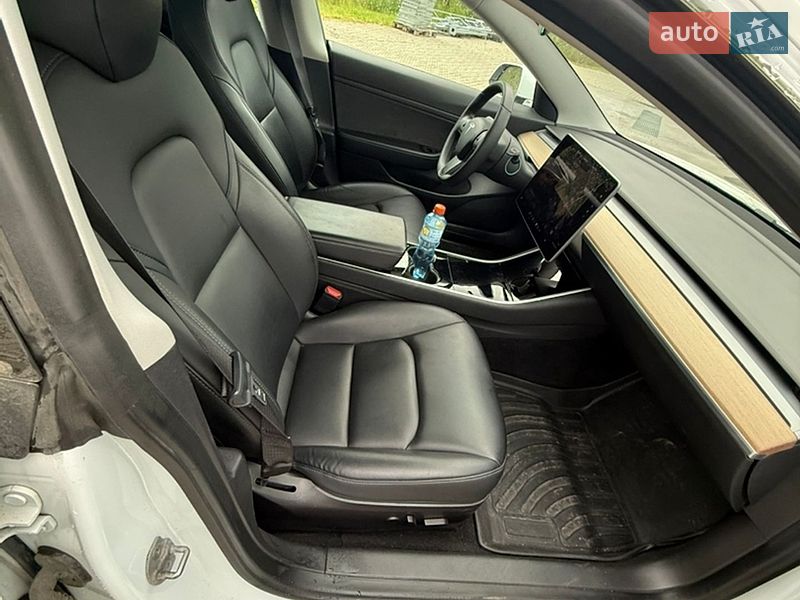 Седан Tesla Model 3 2019 в Стрые