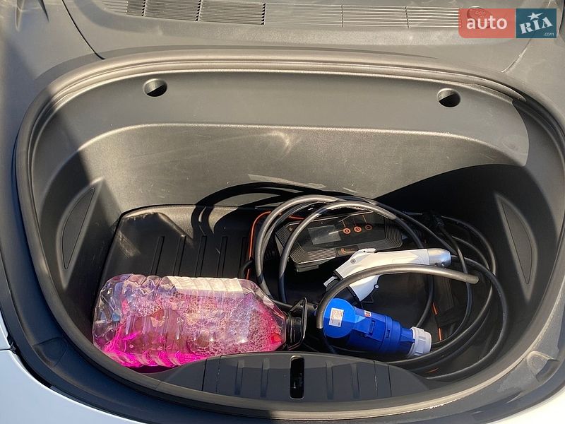 Седан Tesla Model 3 2021 в Львові