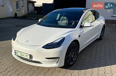 Седан Tesla Model 3 2021 в Львові