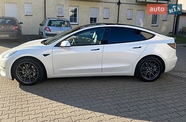 Седан Tesla Model 3 2021 в Львові