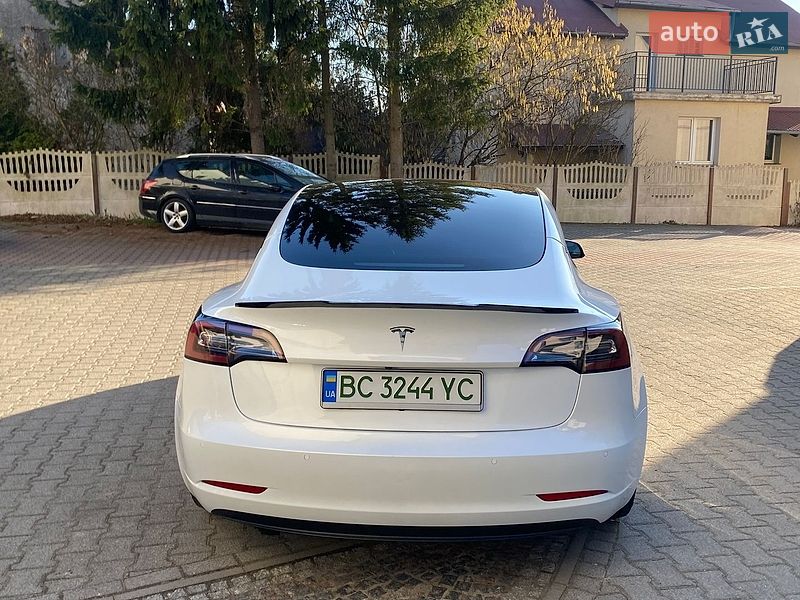 Седан Tesla Model 3 2021 в Львові