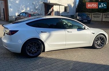 Седан Tesla Model 3 2021 в Львові
