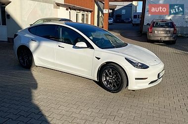 Седан Tesla Model 3 2021 в Львові