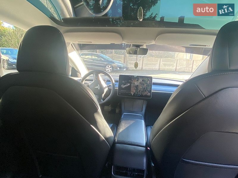 Седан Tesla Model 3 2021 в Львові
