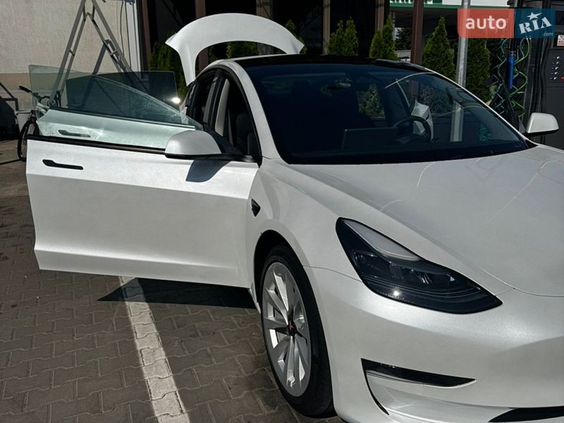 Седан Tesla Model 3 2023 в Одесі