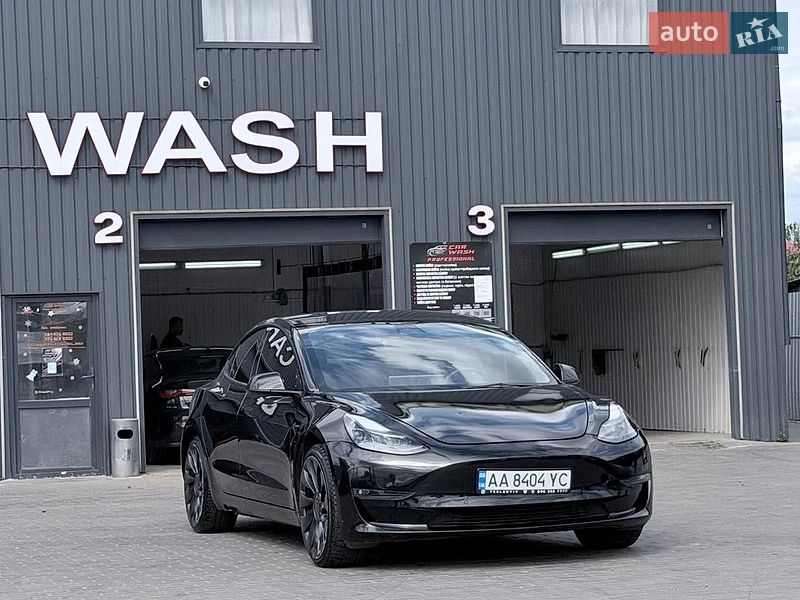 Седан Tesla Model 3 2022 в Киеве