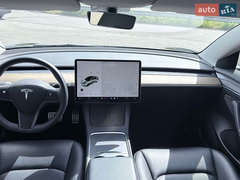 Седан Tesla Model 3 2022 в Киеве