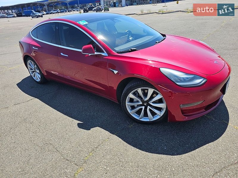 Седан Tesla Model 3 2018 в Одесі