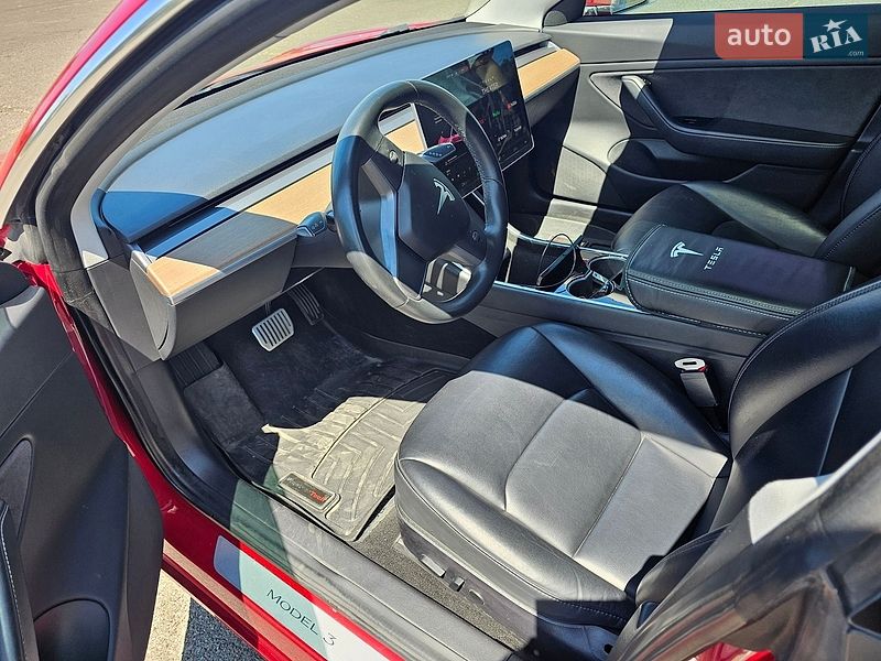 Седан Tesla Model 3 2018 в Одесі