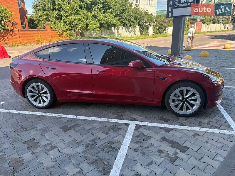 Седан Tesla Model 3 2021 в Киеве