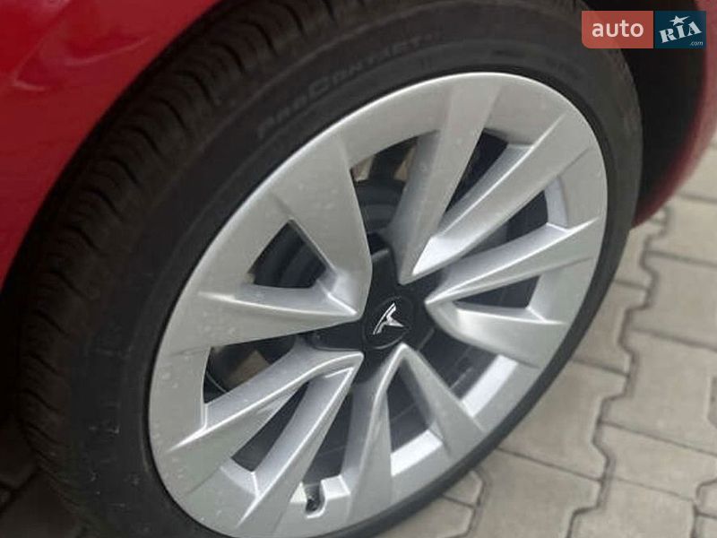 Седан Tesla Model 3 2021 в Киеве