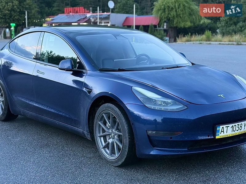 Седан Tesla Model 3 2022 в Ивано-Франковске