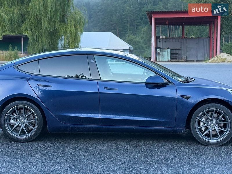 Седан Tesla Model 3 2022 в Ивано-Франковске