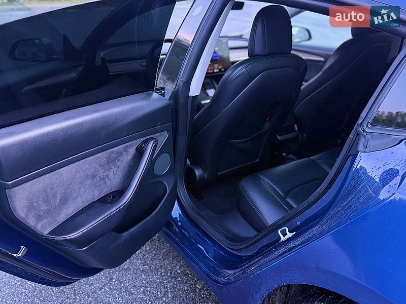 Седан Tesla Model 3 2022 в Ивано-Франковске
