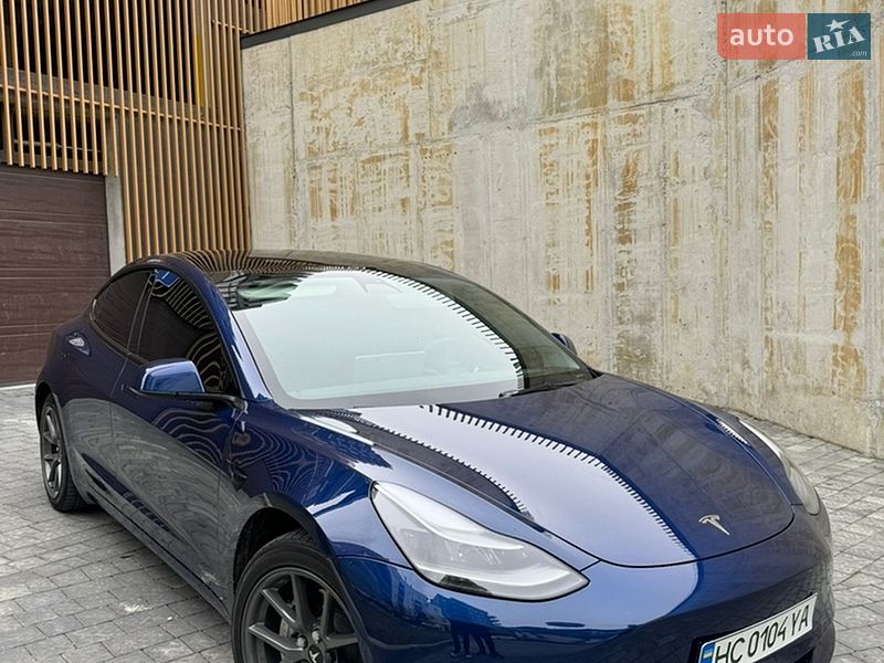 Седан Tesla Model 3 2022 в Львове