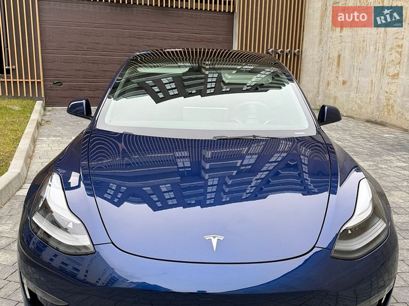 Седан Tesla Model 3 2022 в Львове