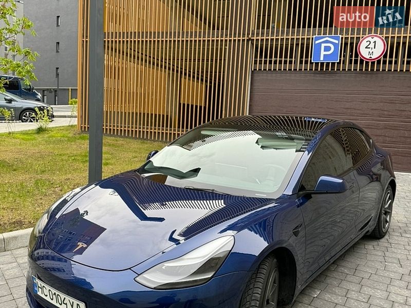 Седан Tesla Model 3 2022 в Львове