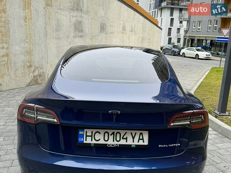 Седан Tesla Model 3 2022 в Львове