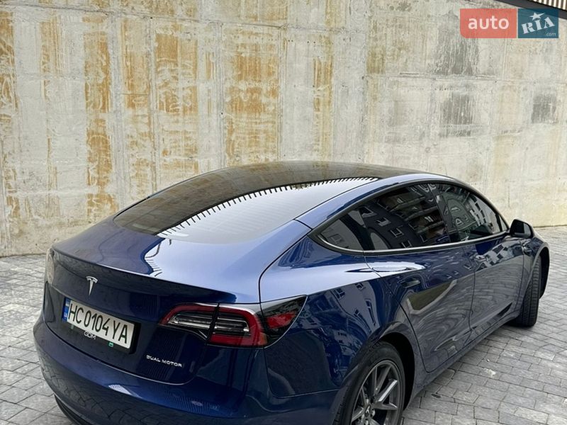 Седан Tesla Model 3 2022 в Львове