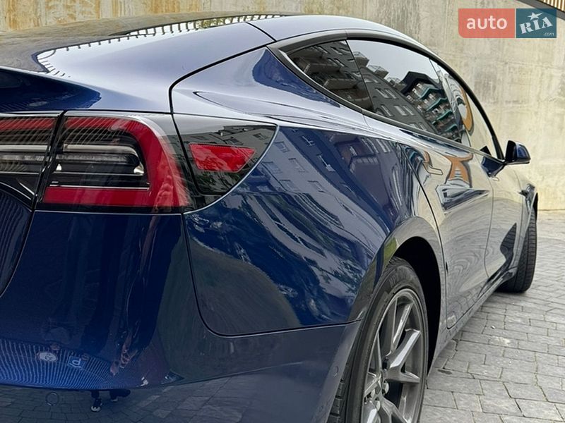 Седан Tesla Model 3 2022 в Львове