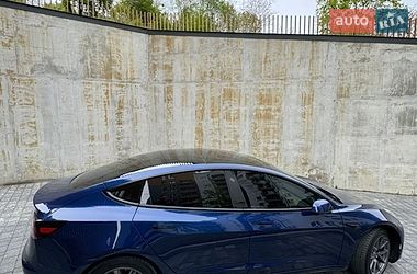 Седан Tesla Model 3 2022 в Львове