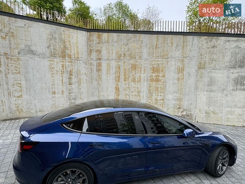 Седан Tesla Model 3 2022 в Львове