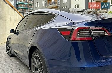 Седан Tesla Model 3 2022 в Львове