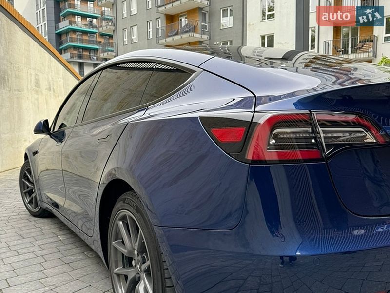 Седан Tesla Model 3 2022 в Львове