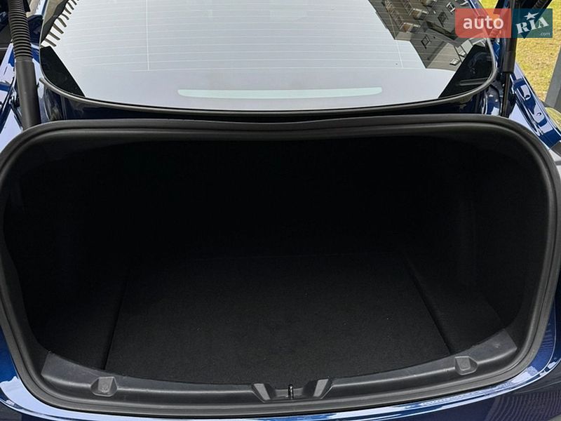Седан Tesla Model 3 2022 в Львове