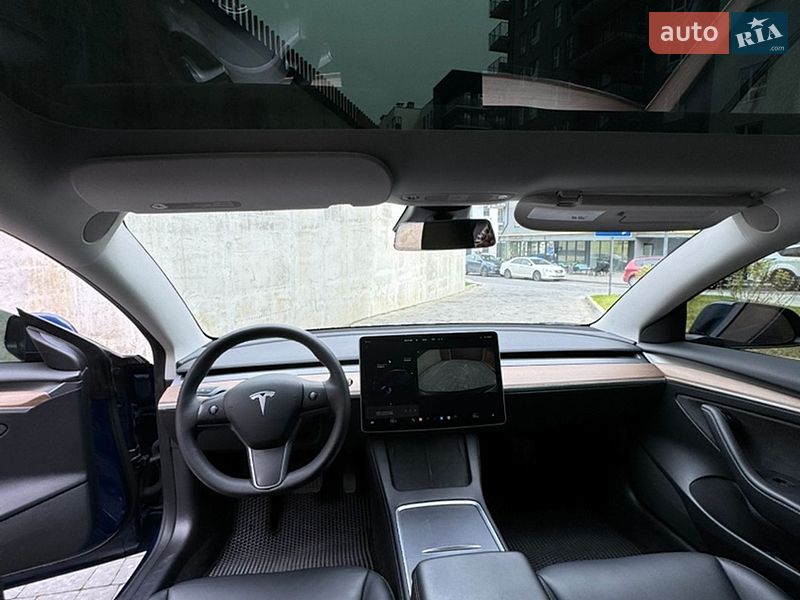Седан Tesla Model 3 2022 в Львове