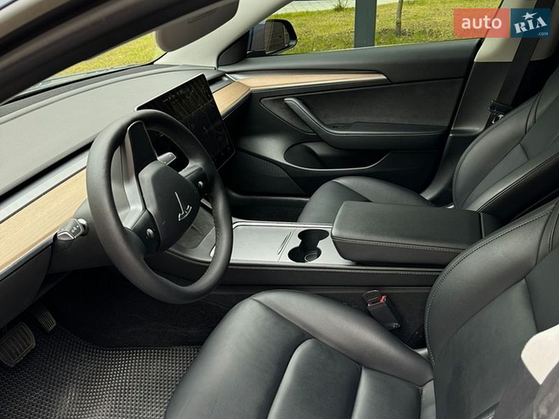 Седан Tesla Model 3 2022 в Львове