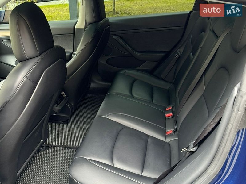 Седан Tesla Model 3 2022 в Львове