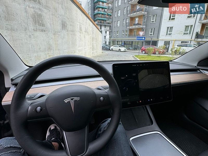 Седан Tesla Model 3 2022 в Львове