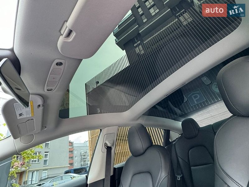 Седан Tesla Model 3 2022 в Львове