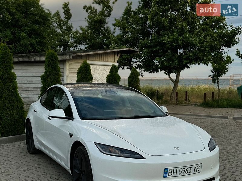 Tesla Model 3 2024