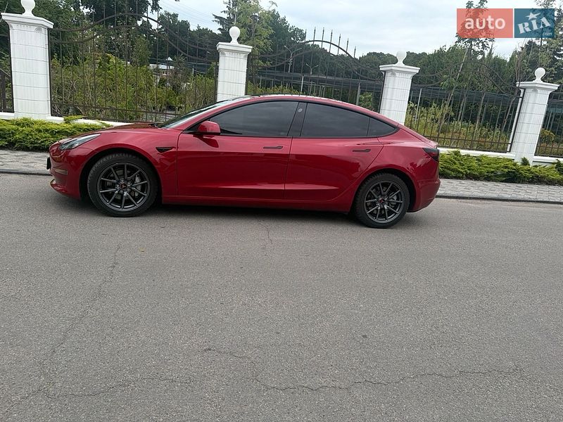Седан Tesla Model 3 2022 в Виннице