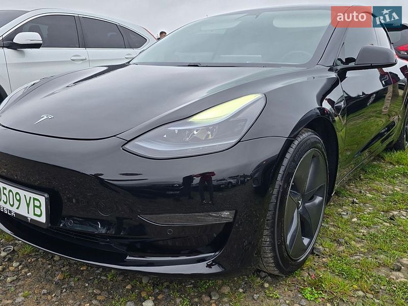 Седан Tesla Model 3 2020 в Ивано-Франковске