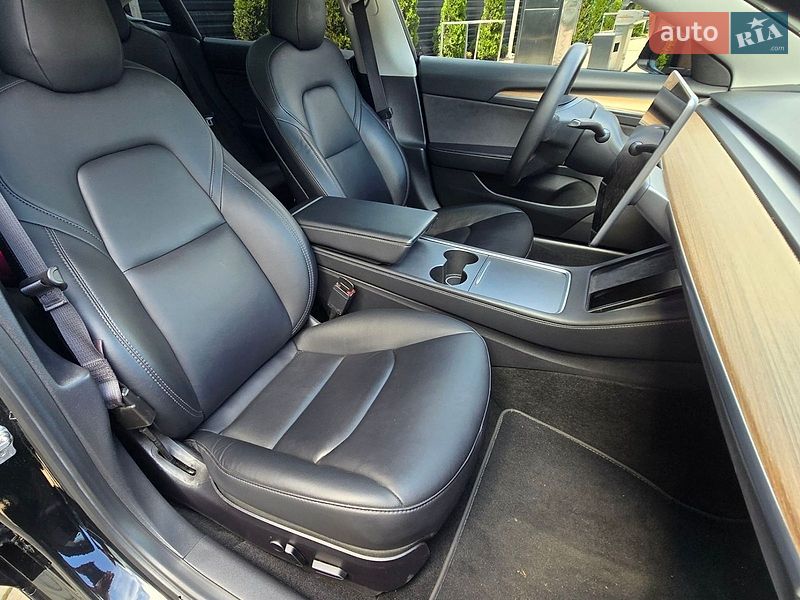 Седан Tesla Model 3 2020 в Ивано-Франковске