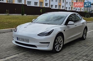 Седан Tesla Model 3 2023 в Львове
