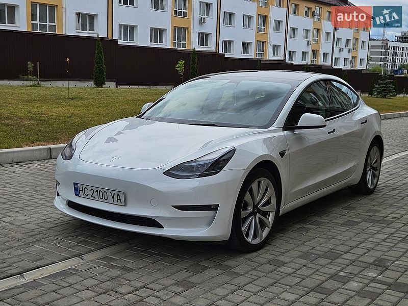 Седан Tesla Model 3 2023 в Львове