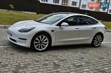 Седан Tesla Model 3 2023 в Львове