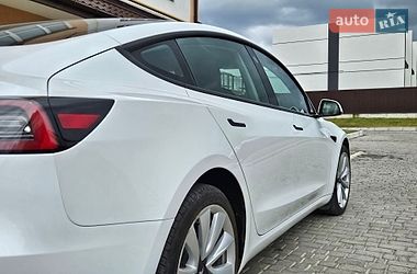 Седан Tesla Model 3 2023 в Львове