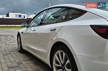 Седан Tesla Model 3 2023 в Львове