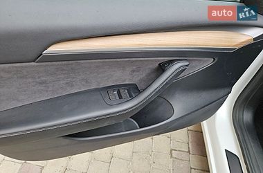 Седан Tesla Model 3 2023 в Львове