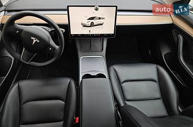Седан Tesla Model 3 2023 в Львове